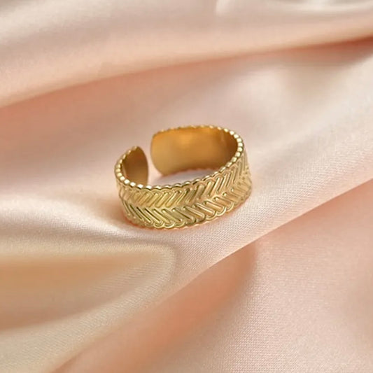 LILLY Ring- 18K Gold Plated